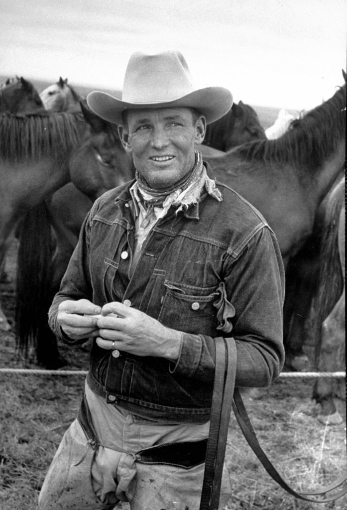 Klassisk cowboy i dongerijakke og cowboyhatt